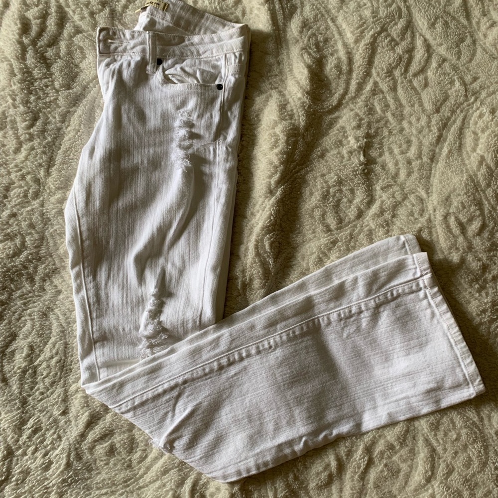 White distressed jeans